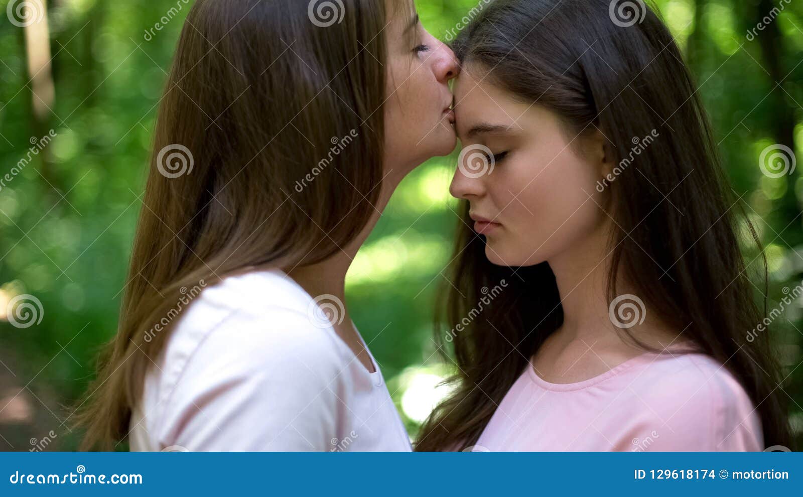 photo gentle lesbian kissing