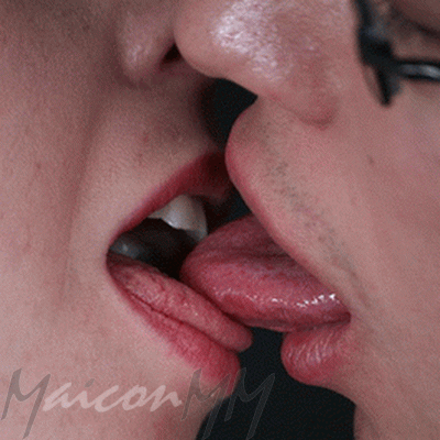 up tongue close kissing